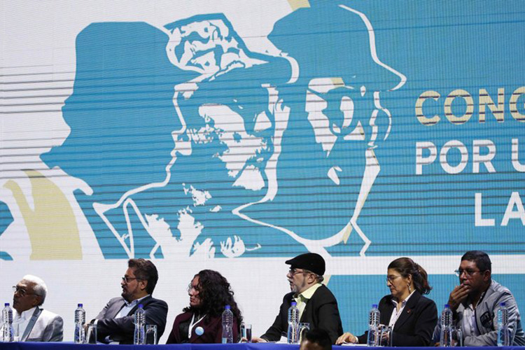 Rearme de rebeldes de las FARC eleva la presión sobre Maduro