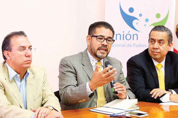 Prevén complicado inicio de ciclo escolar; maestros y padres señalan fallas