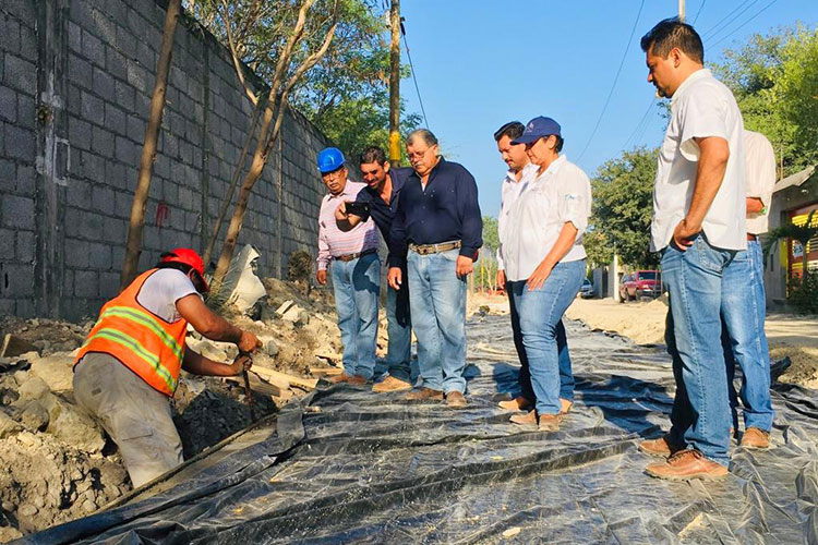 Terminan con problemática de inundaciones en Ejido Benito Juárez.