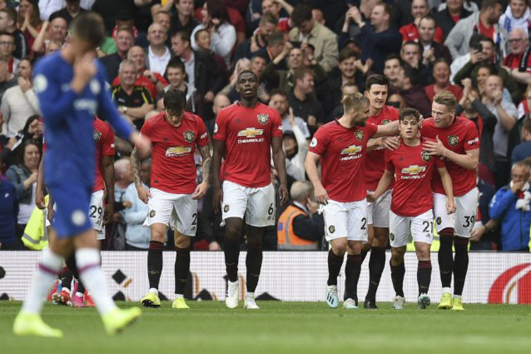 Manchester United humilla al Chelsea en partido inaugural