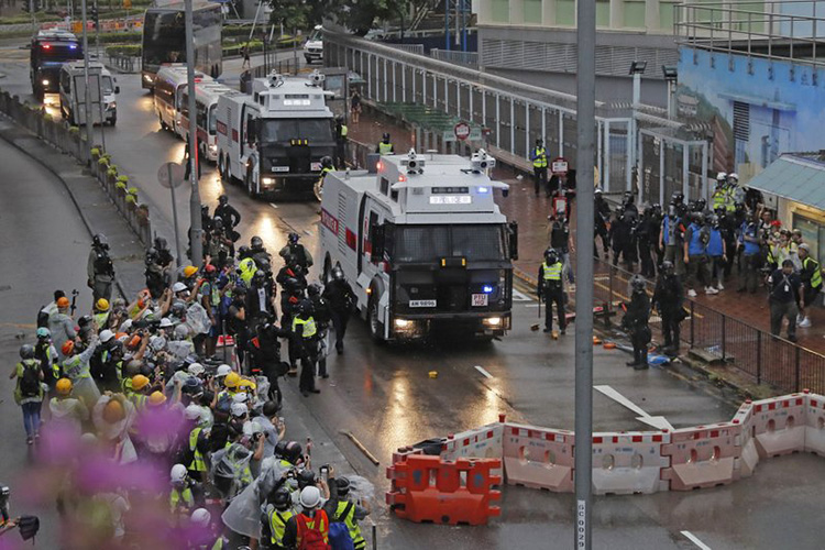 Bandos políticos en Hong Kong se culpan mutuamente
