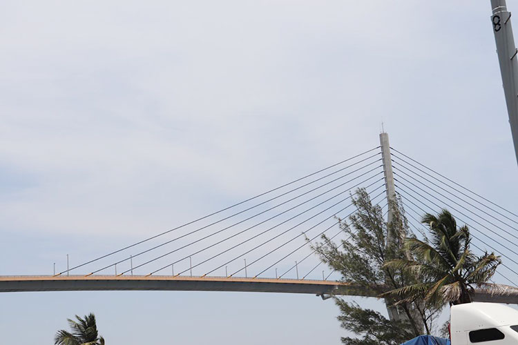 Se suicida al arrojarse desde el puente Tampico