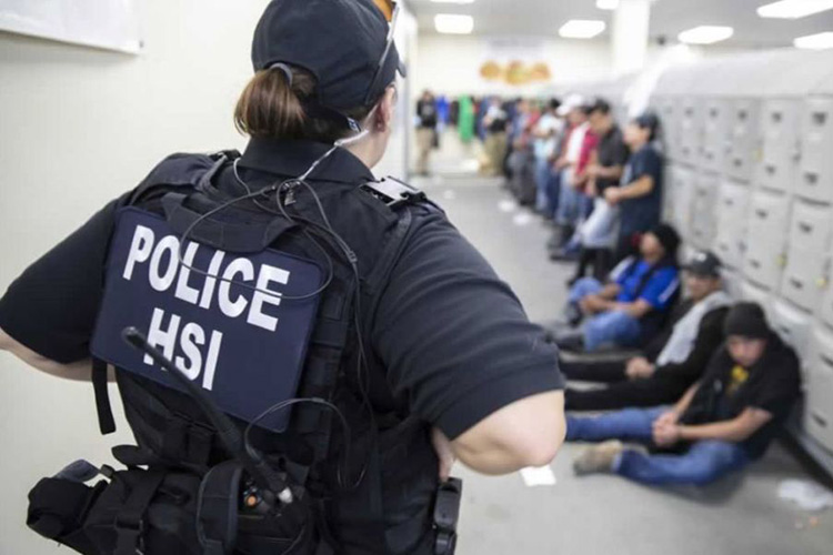 Quedan 88 mexicanos detenidos tras redada