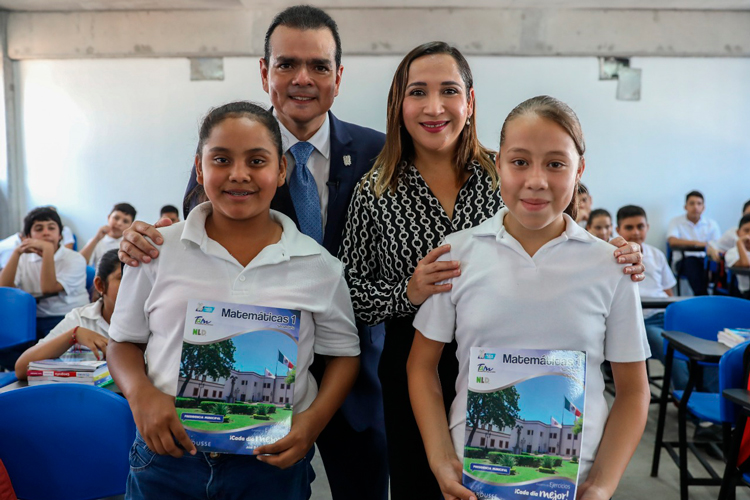 Con la entrega de apoyos a alumnos y maestros, Rivas inaugura ciclo escolar
