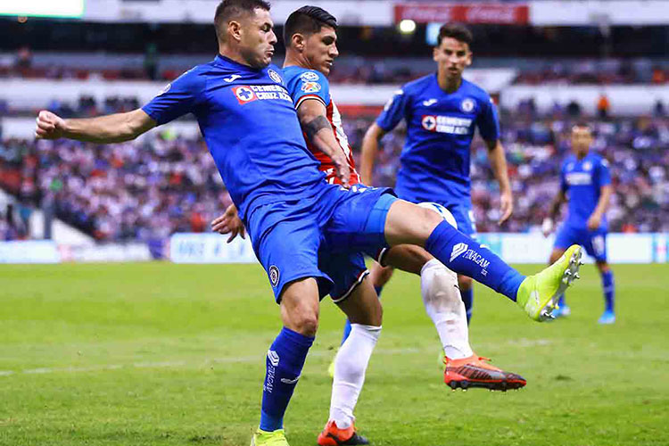Cruz Azul y Chivas se neutralizan en el Azteca