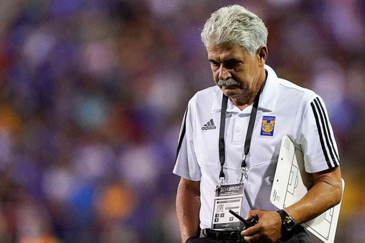 El ‘Tuca’ Ferretti sufre accidente automovilístico