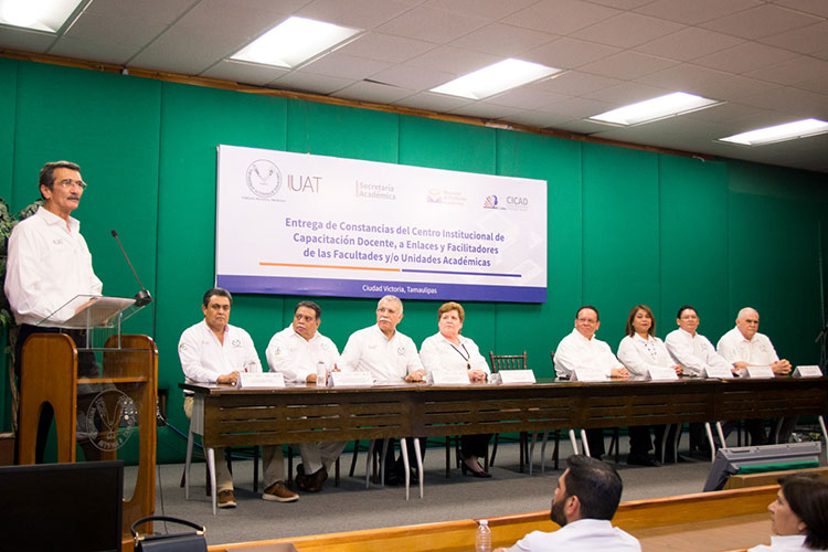 Refuerza la UAT capacitación de sus docentes