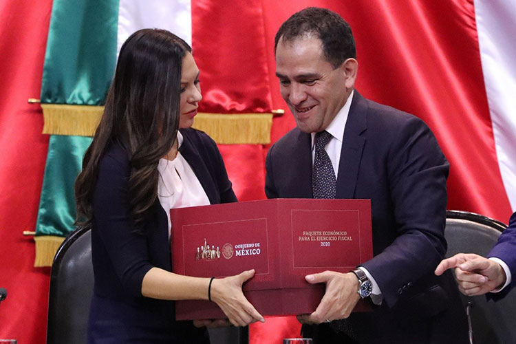Hacienda entrega Paquete Económico 2020