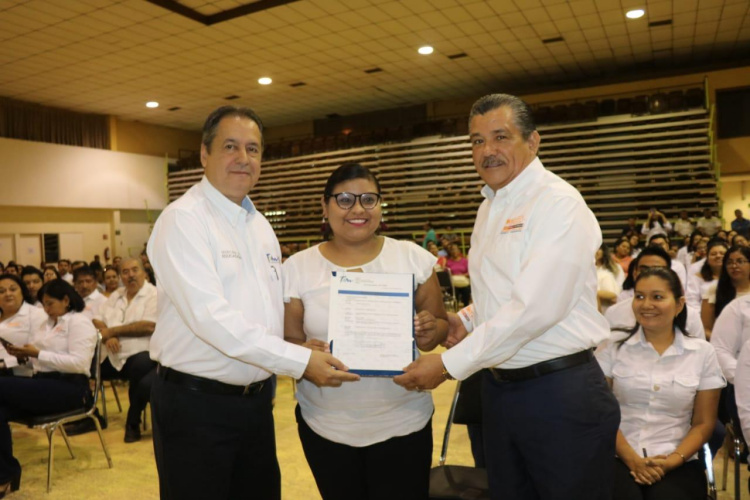 Autorizan 374 cambios de maestros en Tamaulipas