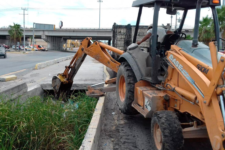 Refuerza Municipio trabajo de desazolve y limpieza de drenes