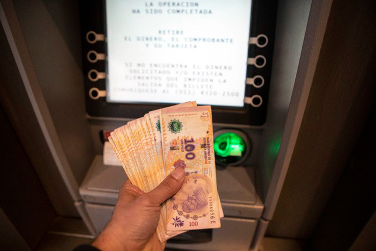 Bolsa argentina se desploma 10.2%