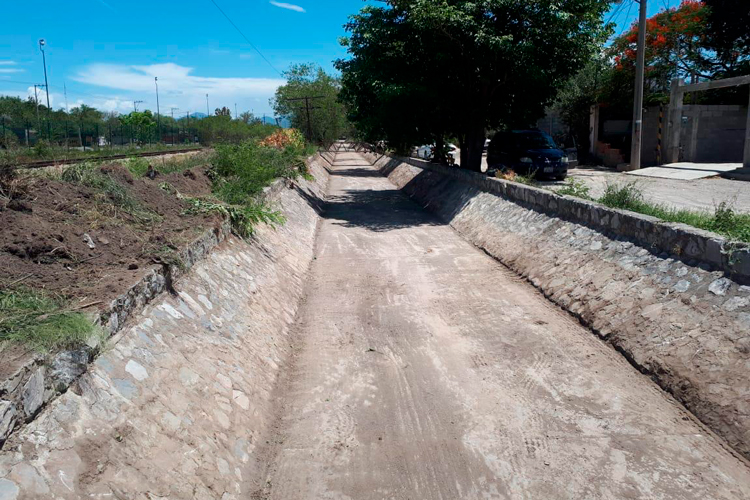 COMAPA acelera limpieza de drenes ante llegada de lluvias