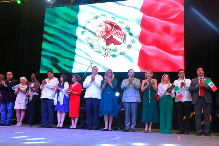 Participa Maki Ortiz en ‘Fiesta de Palmas Viva México 2019’