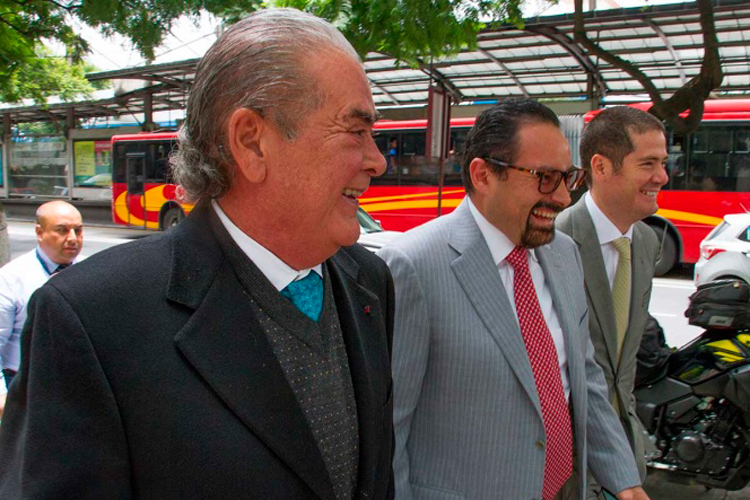 Se quedan abogados con Robles… hasta que los ‘supla’