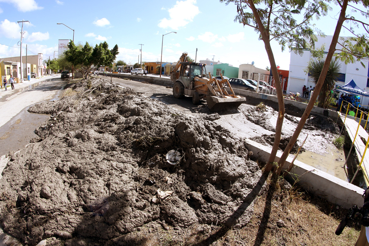 Limpian drenes en ocho municipios