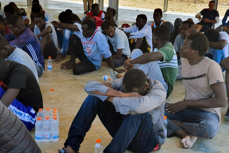 Refugiados atrapados en Libia serán evacuados a Ruanda