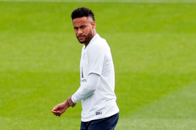 Le rebajan castigo a Neymar tras insulto a árbitro