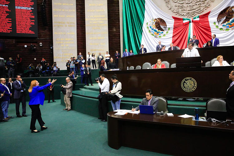 Se pelea Noroña con diputados del PAN en San Lázaro
