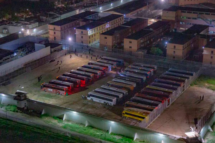 Trasladan a 900 reos más del penal de Topo Chico