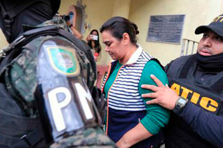 Condenan a 58 años de cárcel a exprimera dama de Honduras