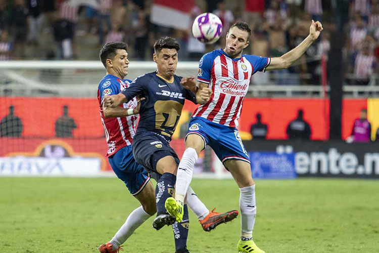 Pumas sobrevive en su visita a Chivas
