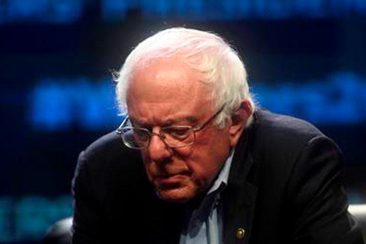 Hospitalizan a Bernie Sanders; suspende campaña electoral