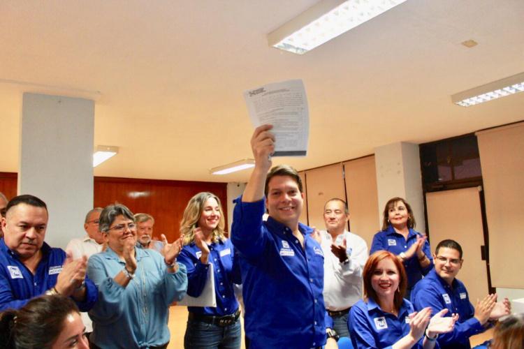 “Tenemos una vara muy alta”, admite “El Cachorro” al registrarse para dirigir el PAN