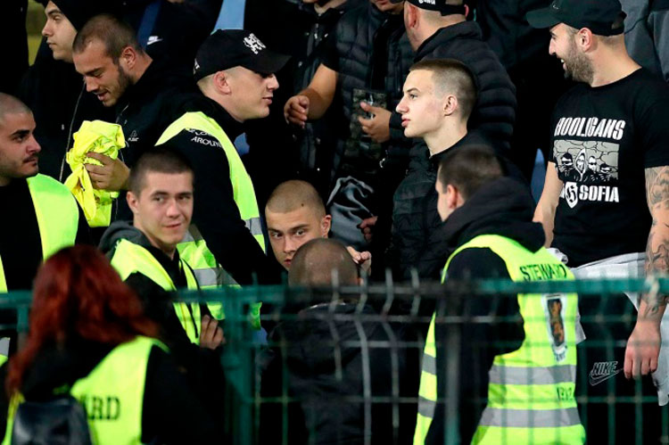 FIFA pide castigar a los racistas del Bulgaria-Inglaterra