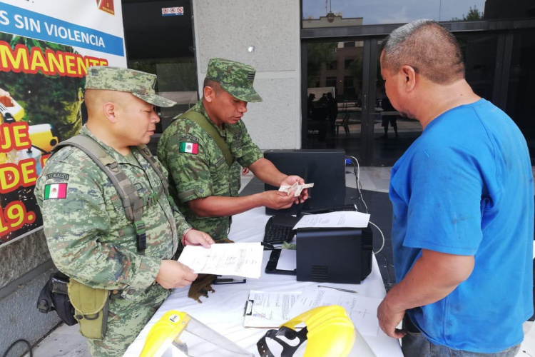Canjean en puesto militar 35 armas largas