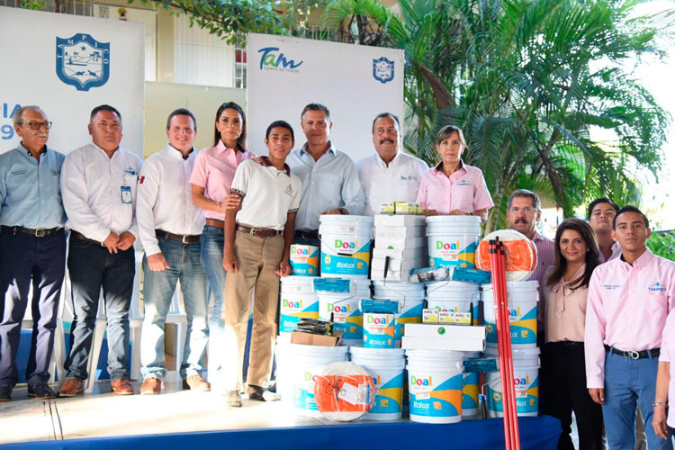 Brinda Chucho Nader Todo su Apoyo al Sector Educativo