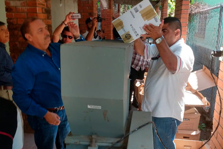 Bloquean a migrantes en el RFE