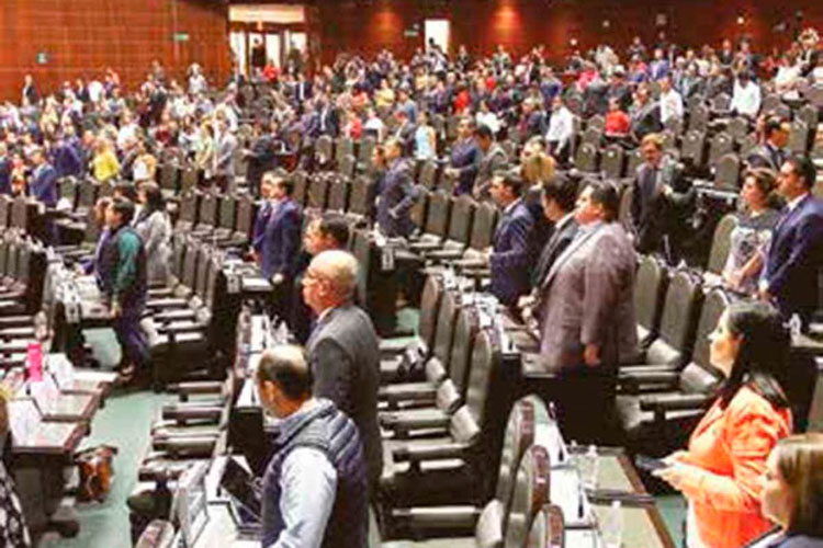 Diputados se bajan de la primera clase; reducen viajes y viáticos en 85%