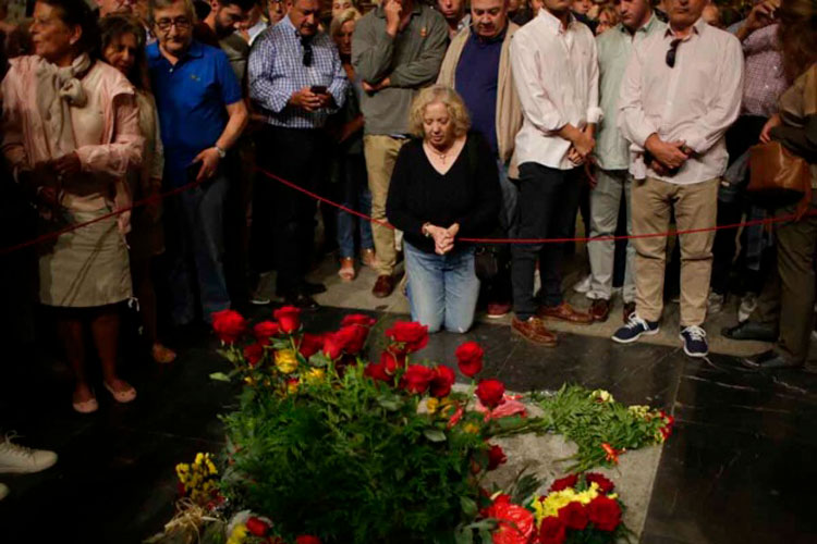 Inicia exhumación de Francisco Franco en el Valle de los Caídos