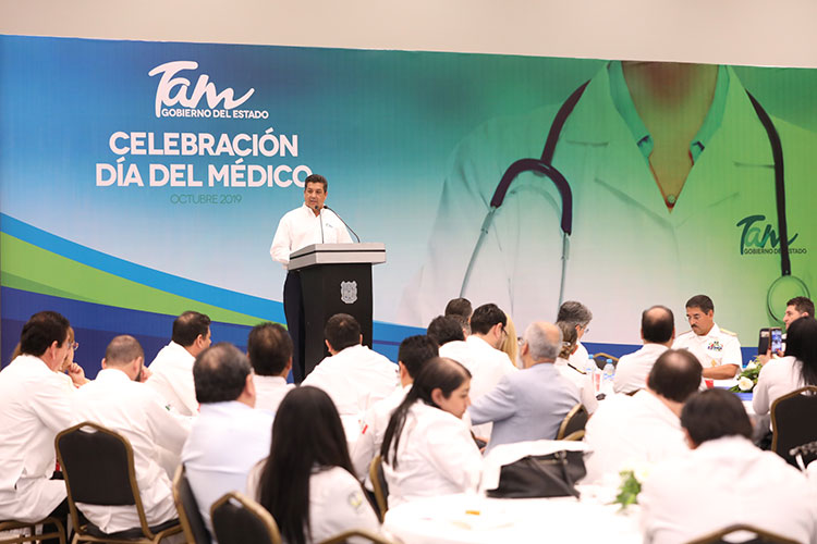 Celebra Gobernador a médicos de la zona sur del estado