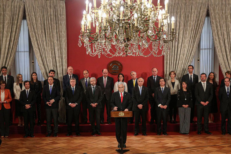 Chile: Piñera cambia parcialmente su gabinete tras protestas