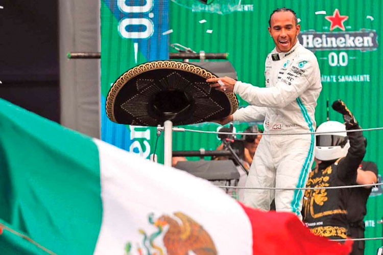 Hamilton canta y no llora, vuelve a ganar en México