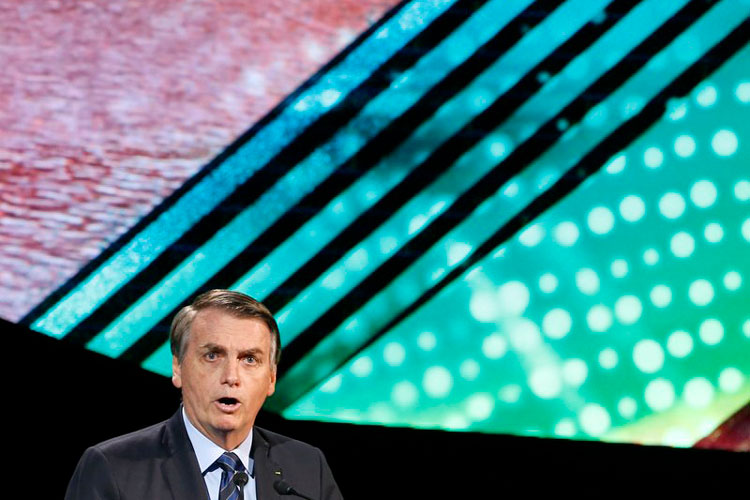 Bolsonaro defiende su gestión en Brasil ante un foro en Riad