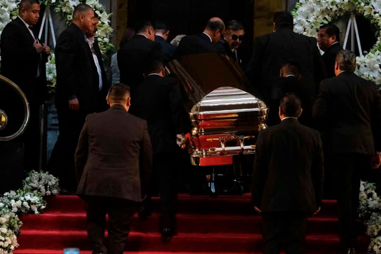 Un adiós legendario para José José