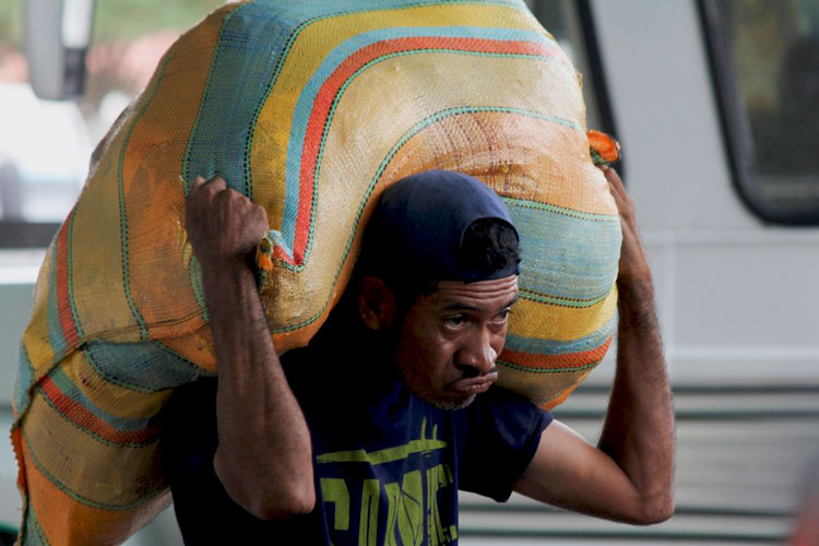 Migrantes internos abarrotan ciudad fronteriza en Venezuela