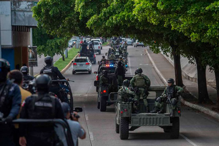 Realizan militares recorridos de vigilancia en Culiacán
