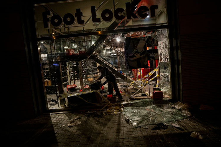 Barcelona: alcaldesa pide cese de la violencia