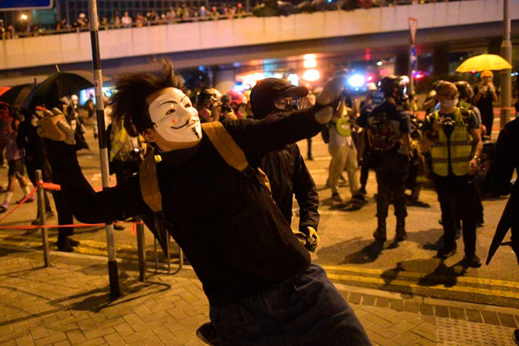 Prohibirá Hong Kong el uso de máscaras en las marchas
