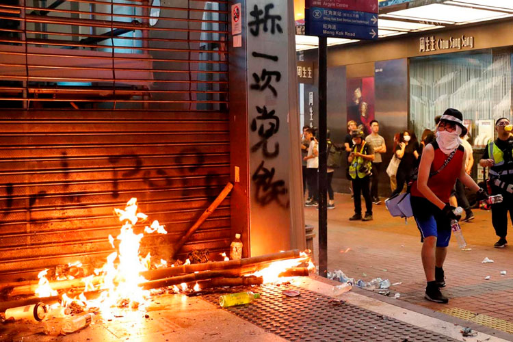 Nuevos disturbios en Hong Kong durante protesta no autorizada