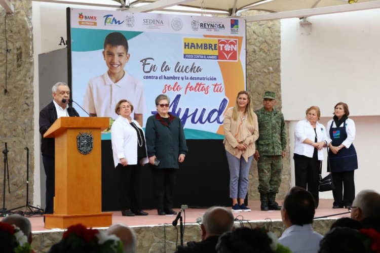 Entrega Banco de Alimentos, reconocimiento a la Doctora Maki Ortiz