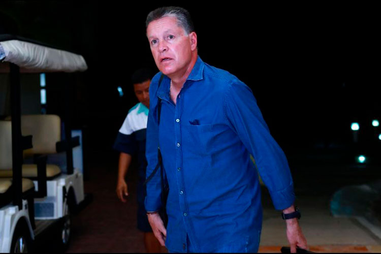 Ricardo Peláez, a una firma de llegar a Chivas