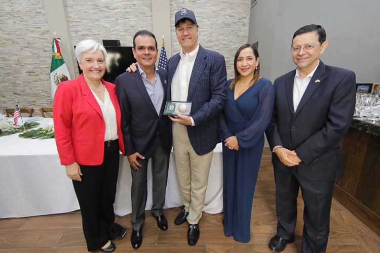 Es Tecolotes ejemplo de unidad  binacional: Embajador de EU