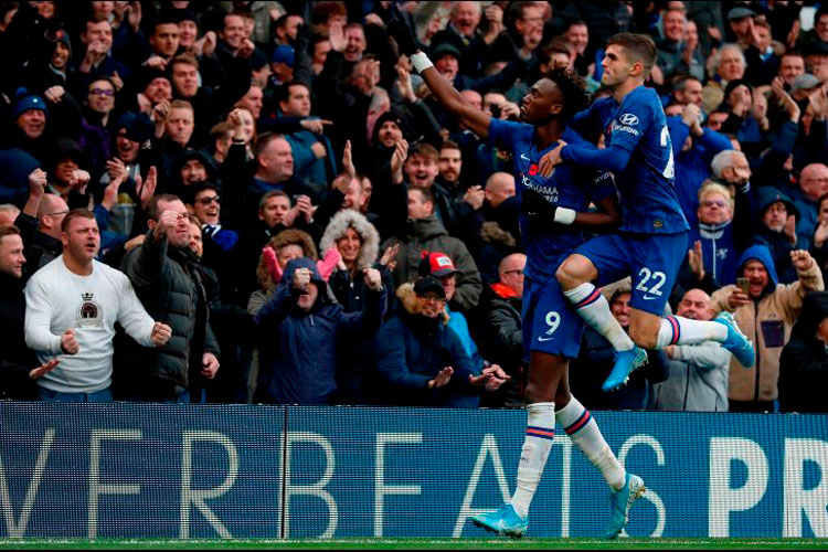 Abraham y Pulisic ponen sublíder al Chelsea