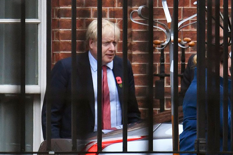 Partidos británicos prometen fin de las disputas del Brexit