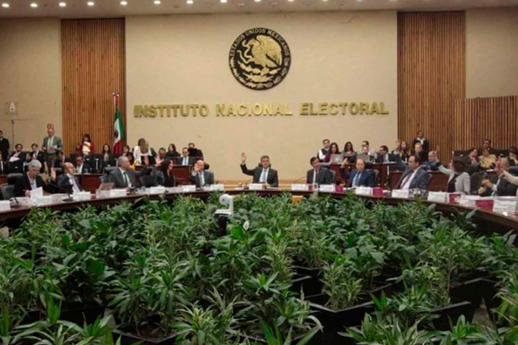El INE descontó 583 millones de pesos a los partidos