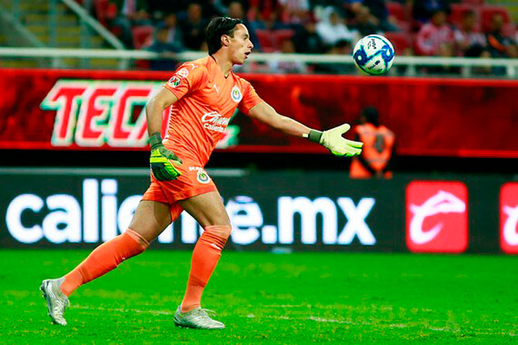 Con pocas posibilidades de Liguilla, Chivas vence 3-2 a Gallos